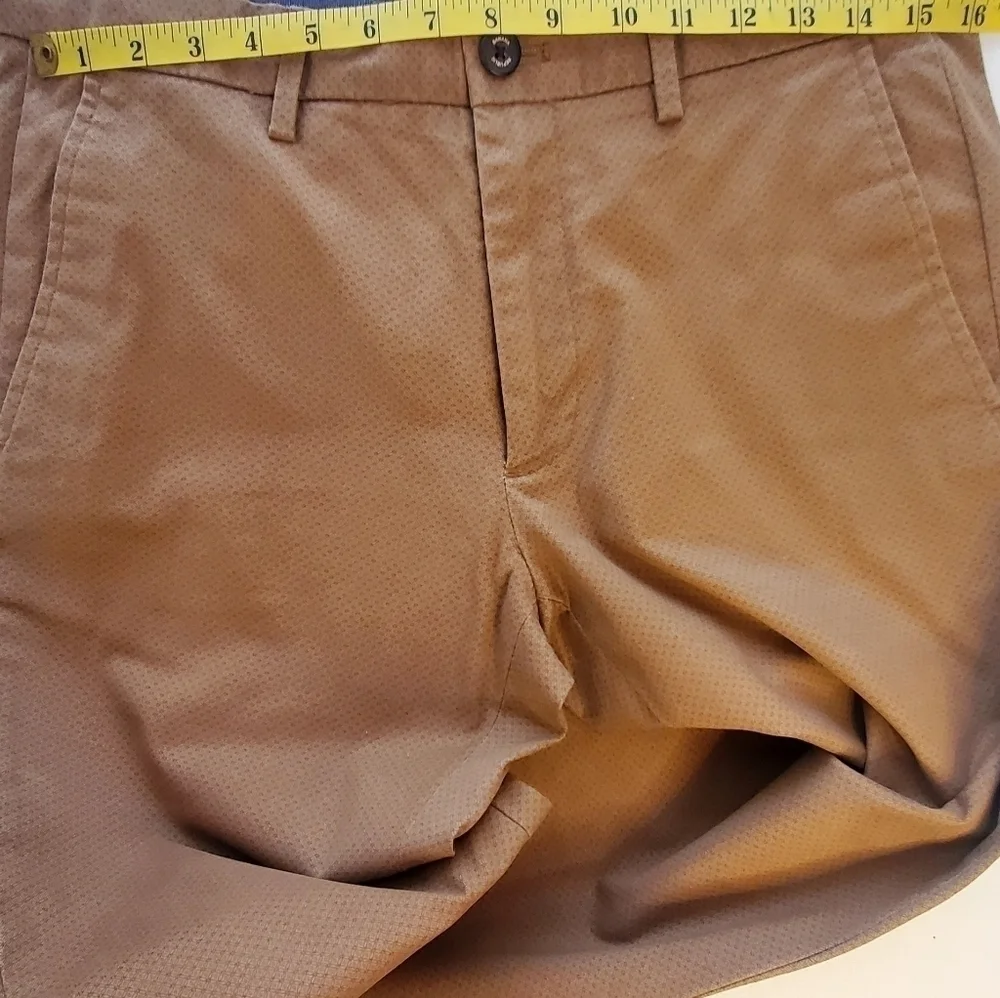 Banana Republic 32”x29” Aiden Chino, GUC Men's light brown flat front tailored